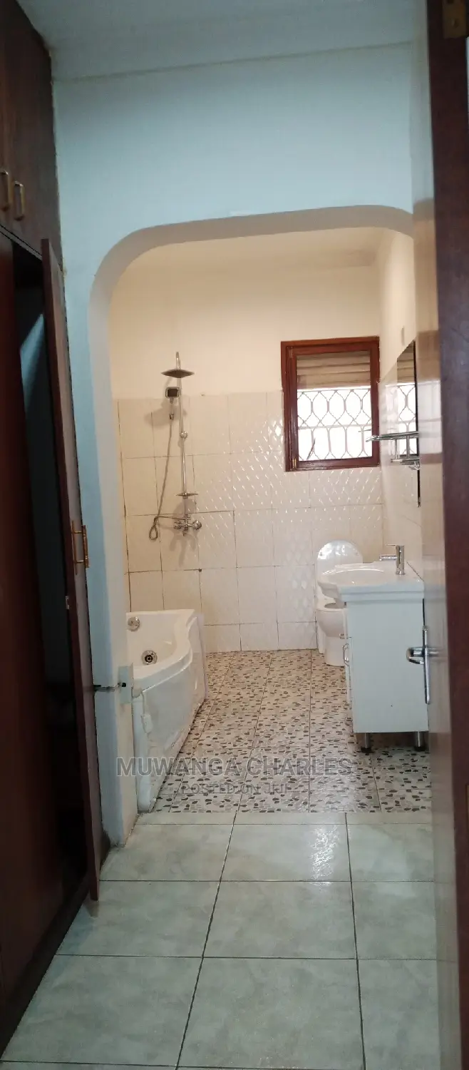 4bdrm Duplex in Fs Properties Ltd, Central Division for Rent