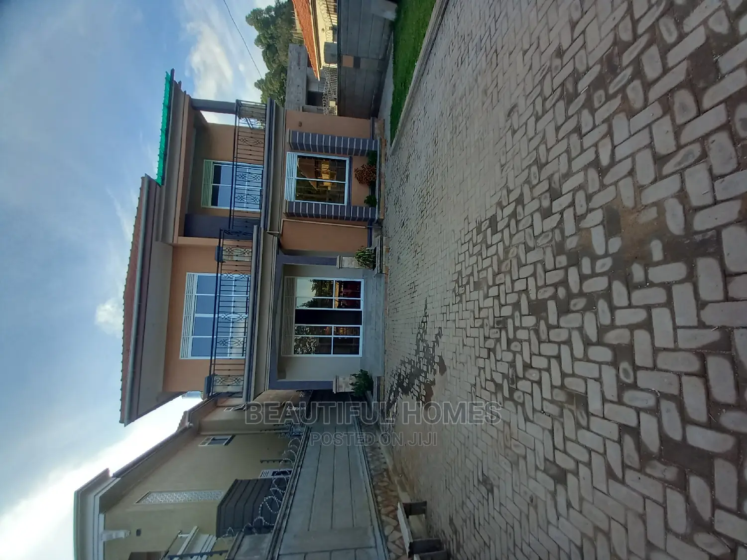 Furnished 4bdrm House in Tarmacked, Kira for Sale