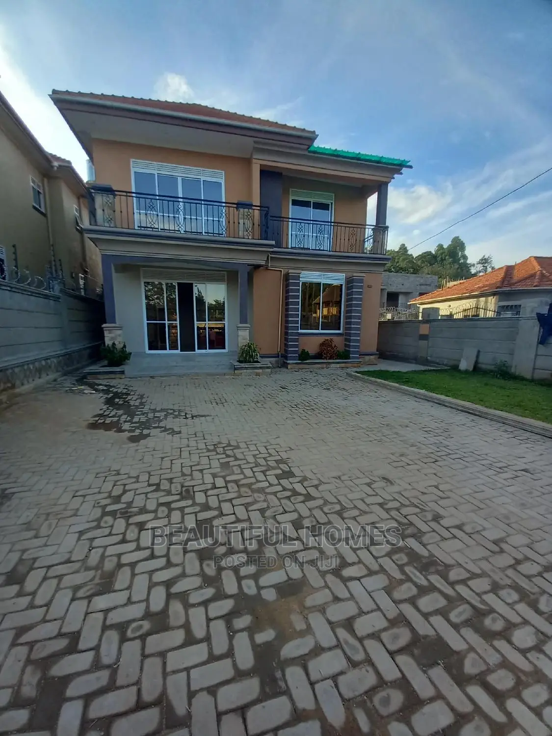 Furnished 4bdrm House in Tarmacked, Kira for Sale