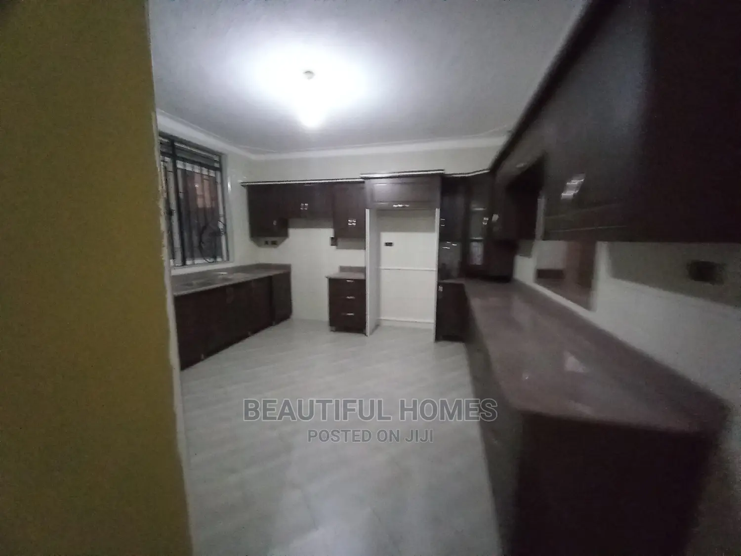 Furnished 6bdrm Mansion in Kira Corporate for Sale