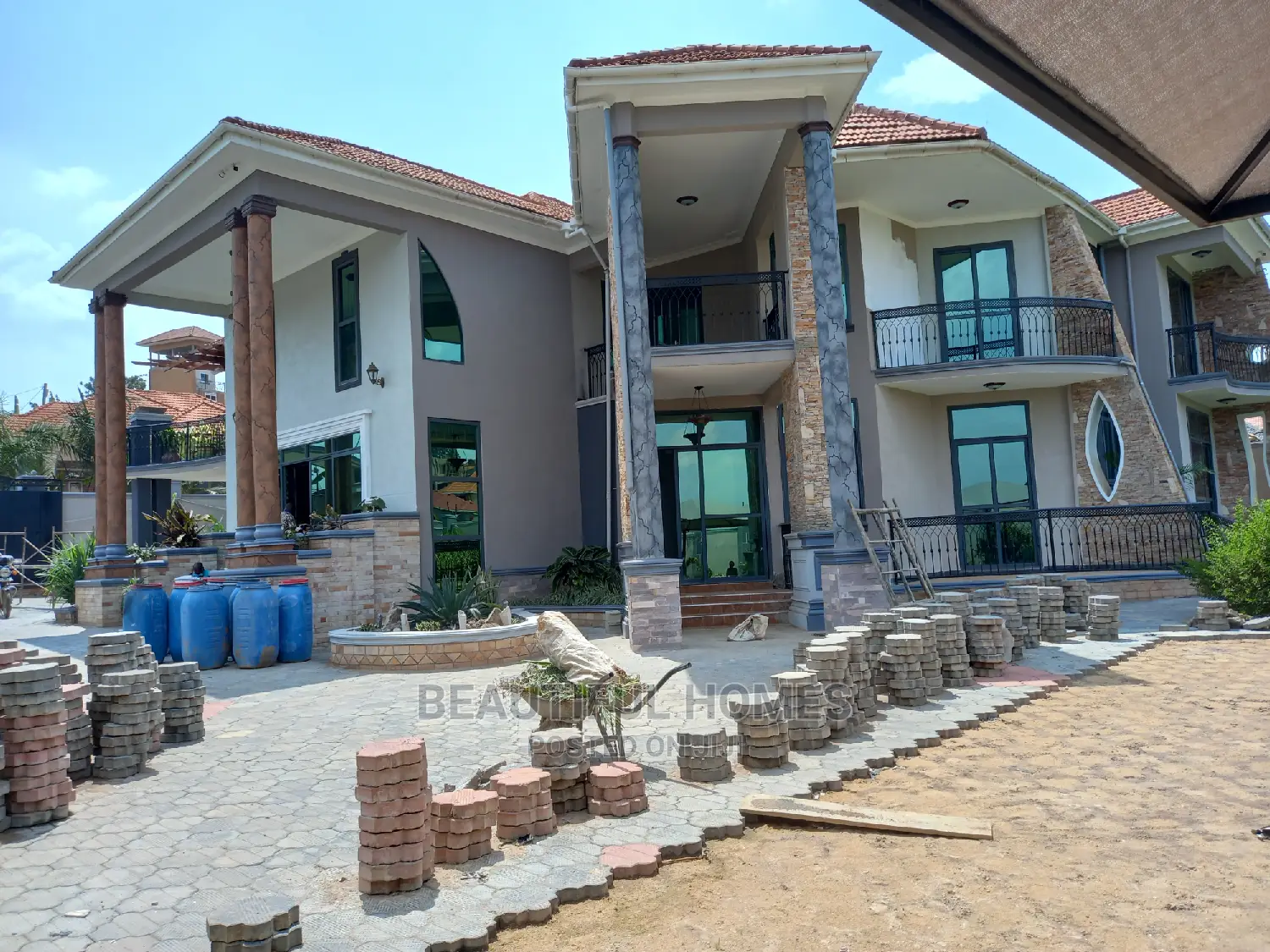 Furnished 7bdrm Mansion in Kira for Sale