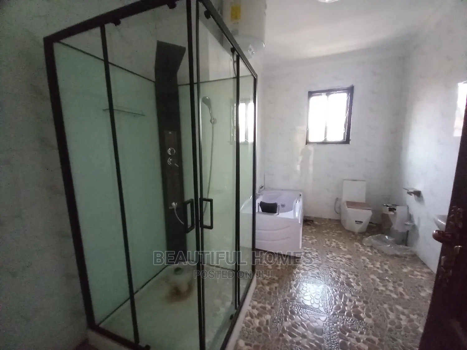 Furnished 7bdrm Mansion in Kira for Sale
