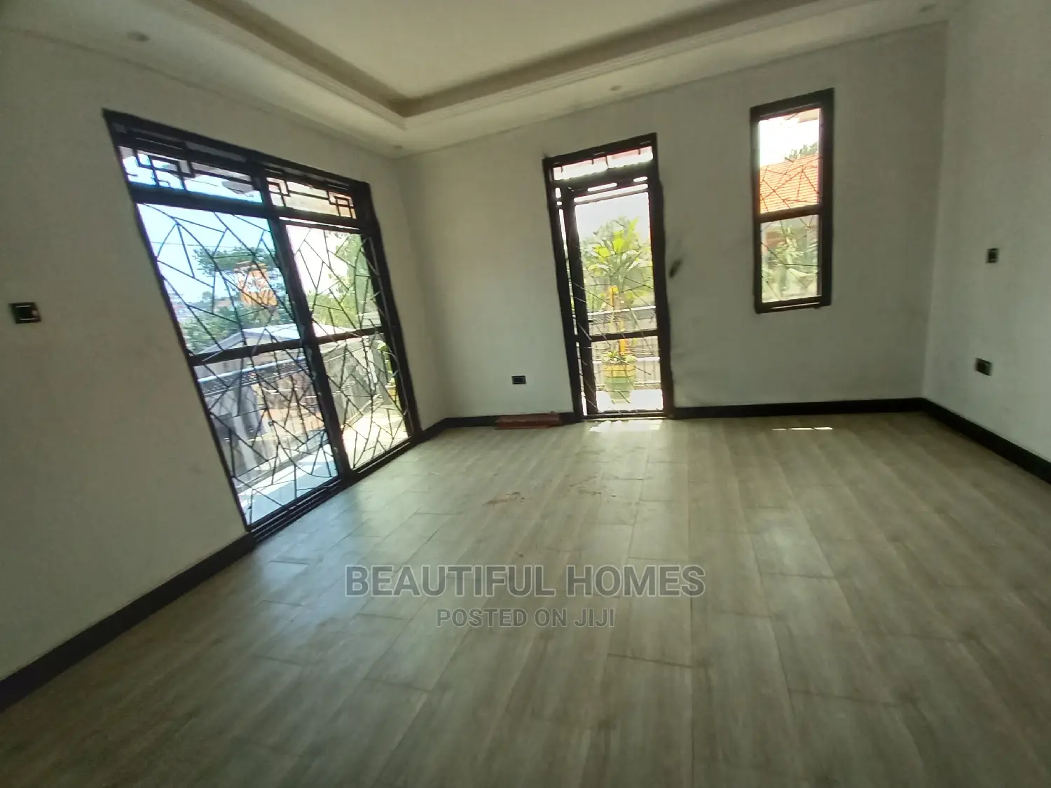 Furnished 7bdrm House in Kira for Sale