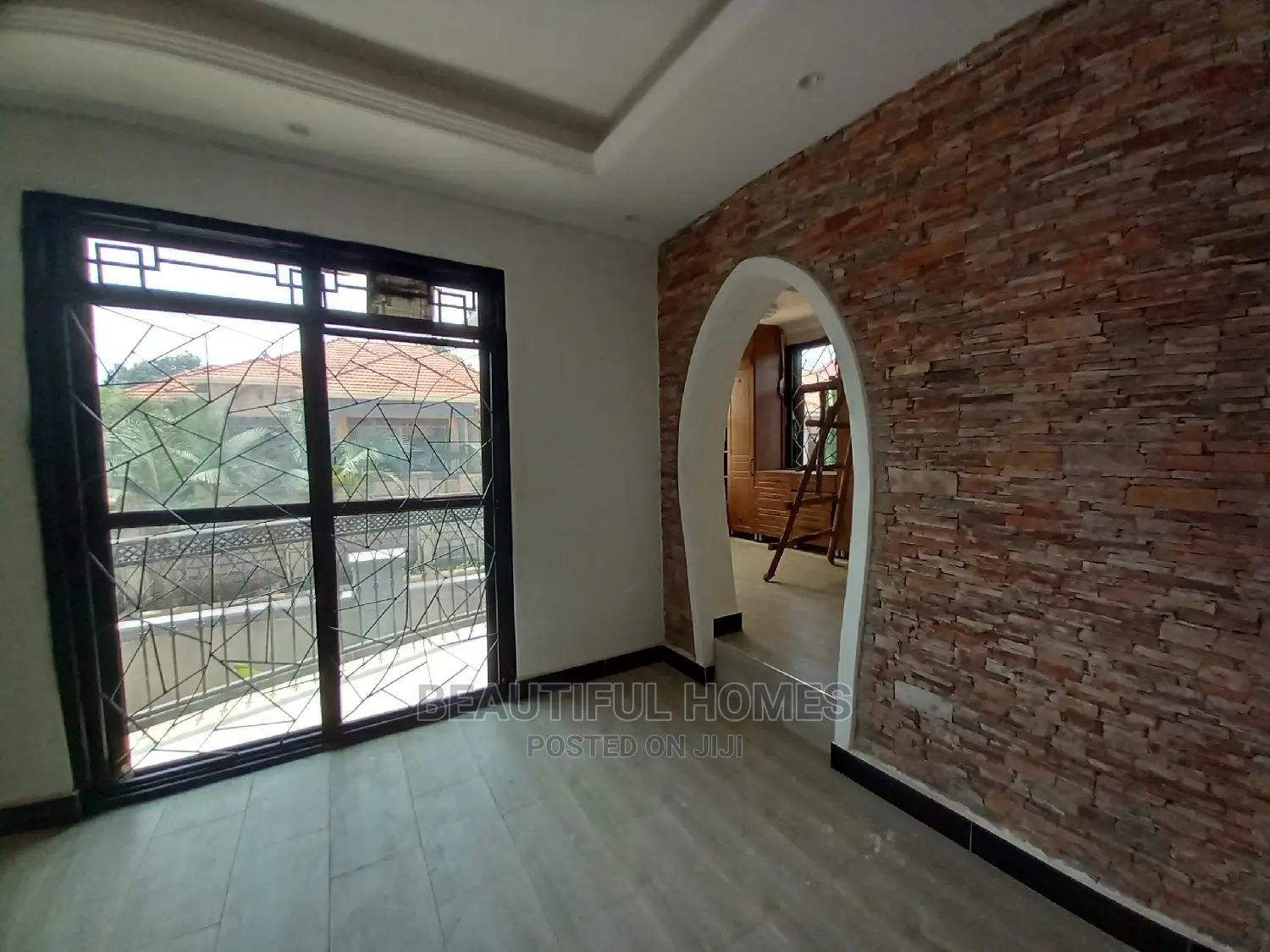 Furnished 7bdrm House in Kira for Sale