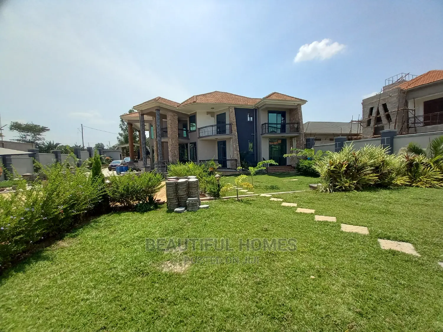Furnished 7bdrm Mansion in Kira Corporate for Sale