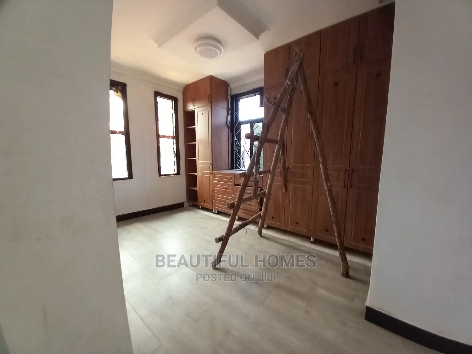 Furnished 7bdrm Mansion in Kira Corporate for Sale