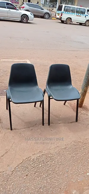 Plastic Chairs With Metal Stands