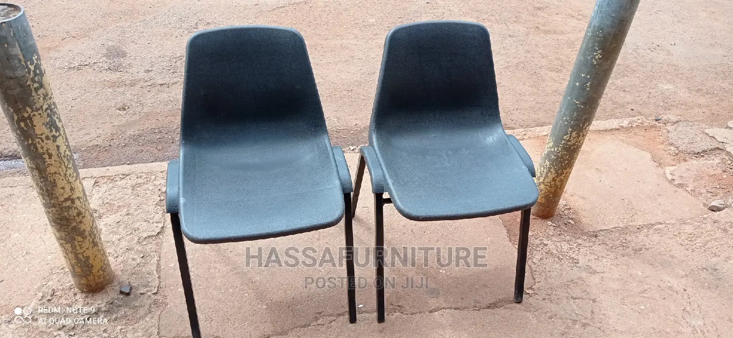 Plastic Chairs With Metal Stands