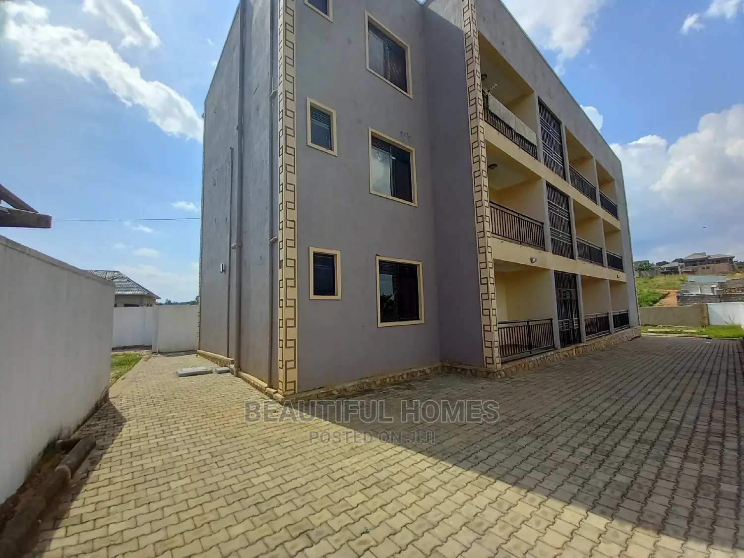 Furnished 2bdrm Apartment in Kira for Sale