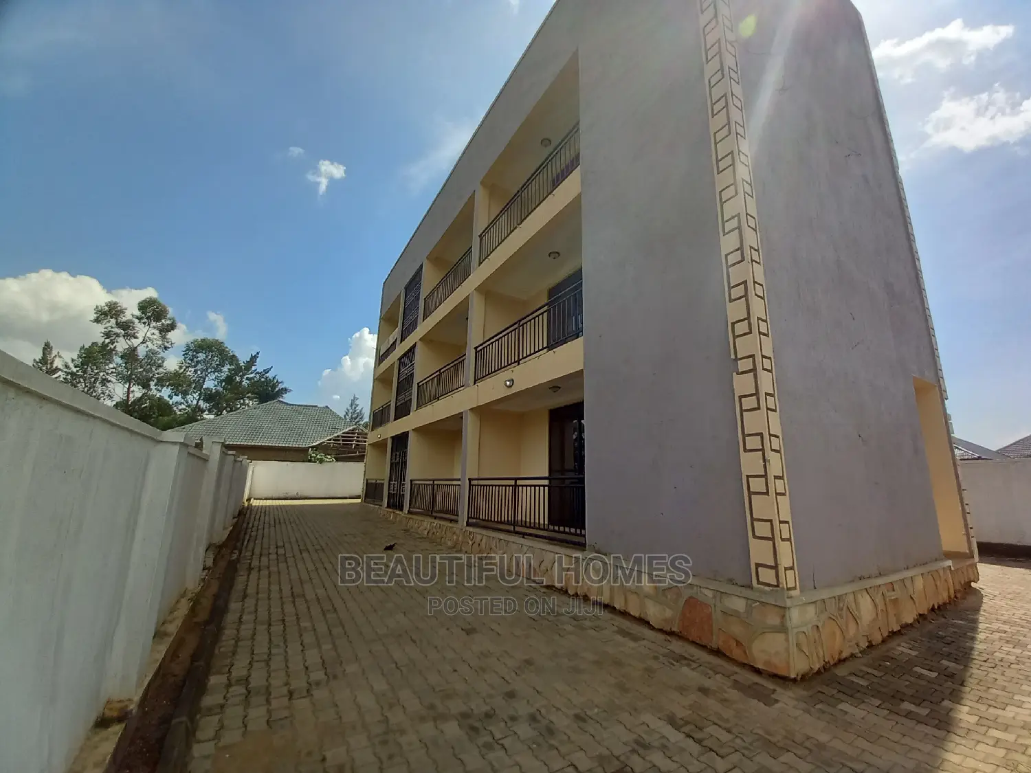 Furnished 2bdrm Apartment in Kira for Sale