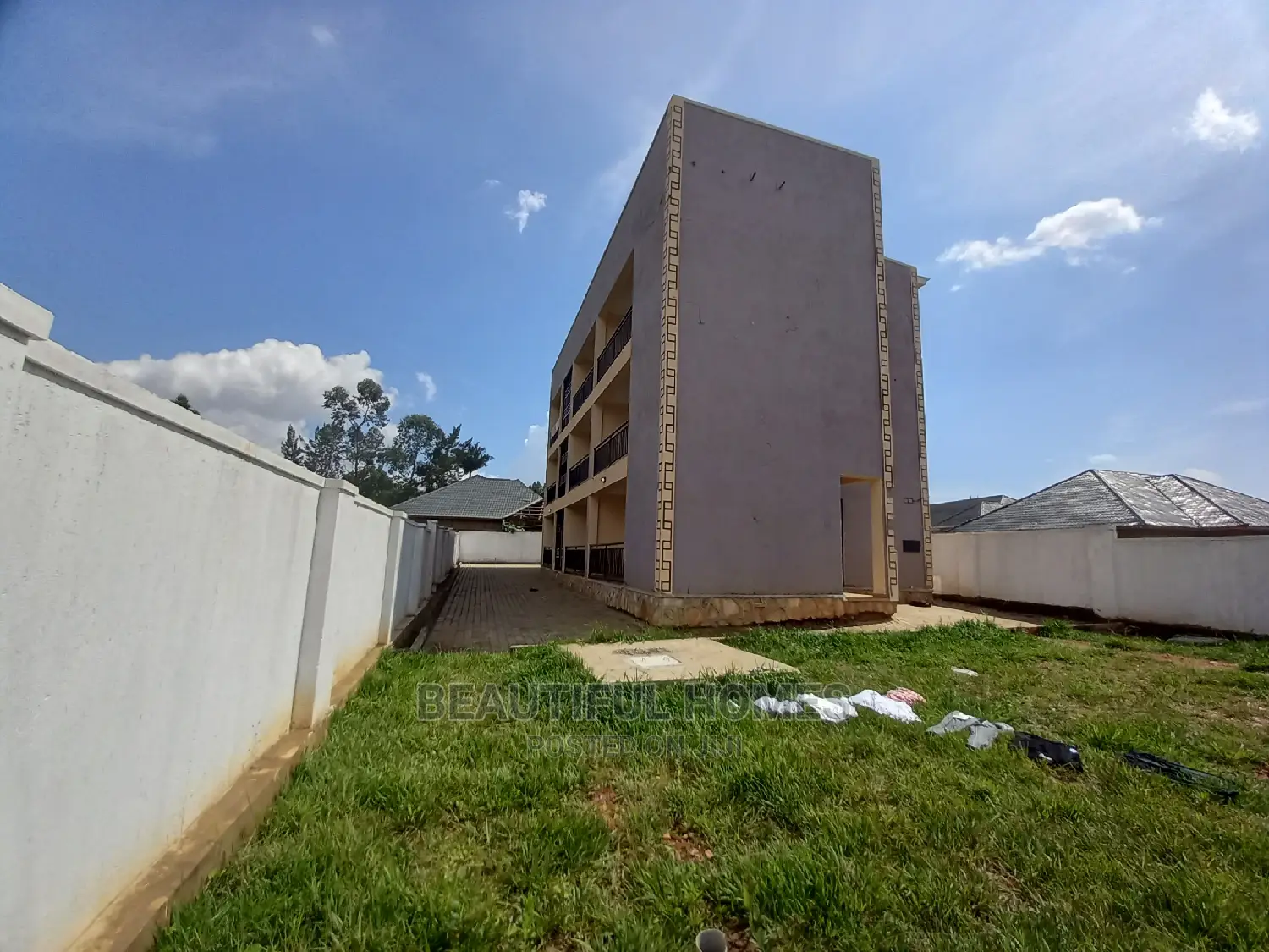Furnished 2bdrm Apartment in Kira for Sale