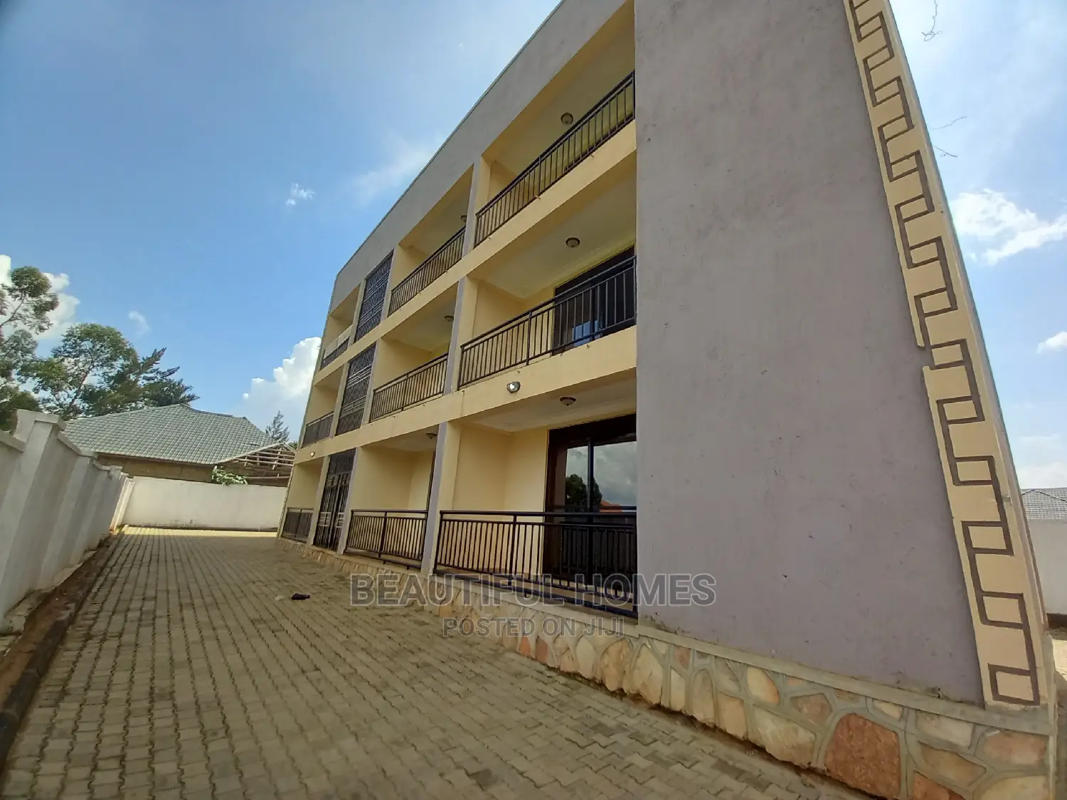 Furnished 2bdrm Apartment in Kira for Sale