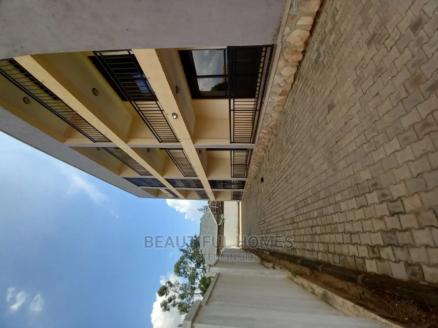 Furnished 2bdrm Apartment in Kira for Sale