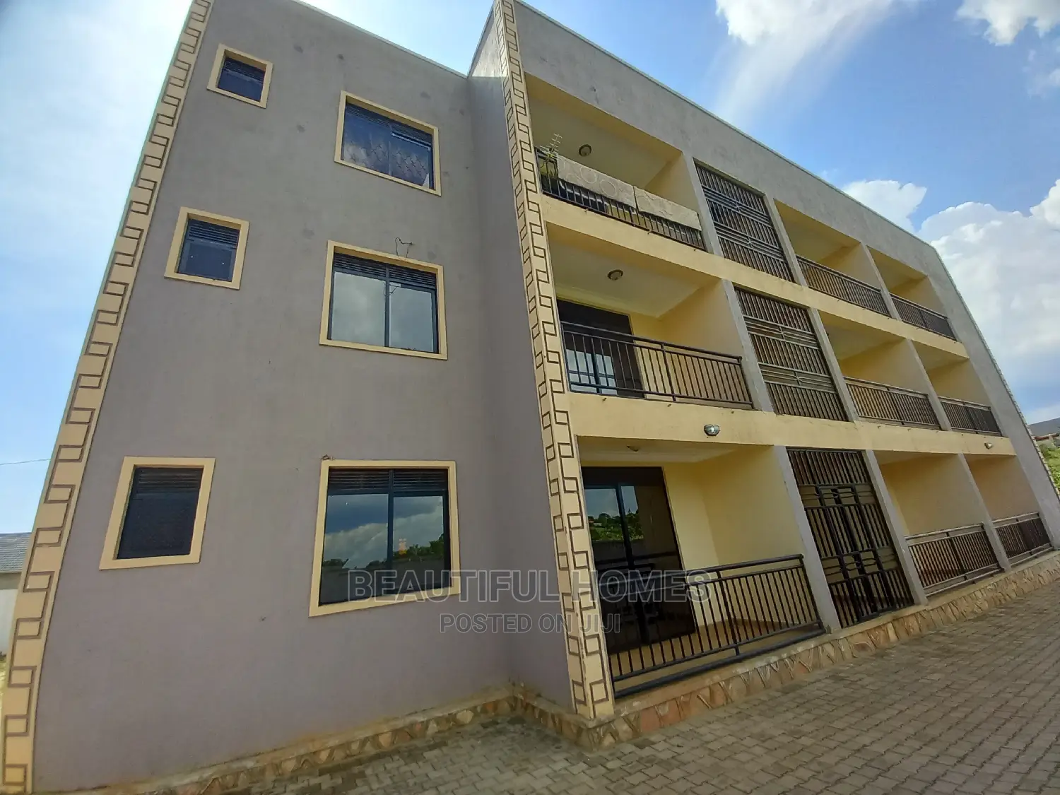 Furnished 2bdrm Apartment in Kira for Sale