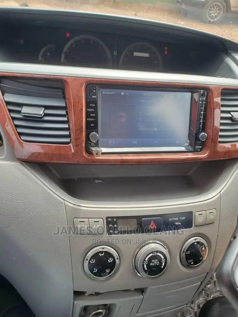 Noah Voxy Car Radio
