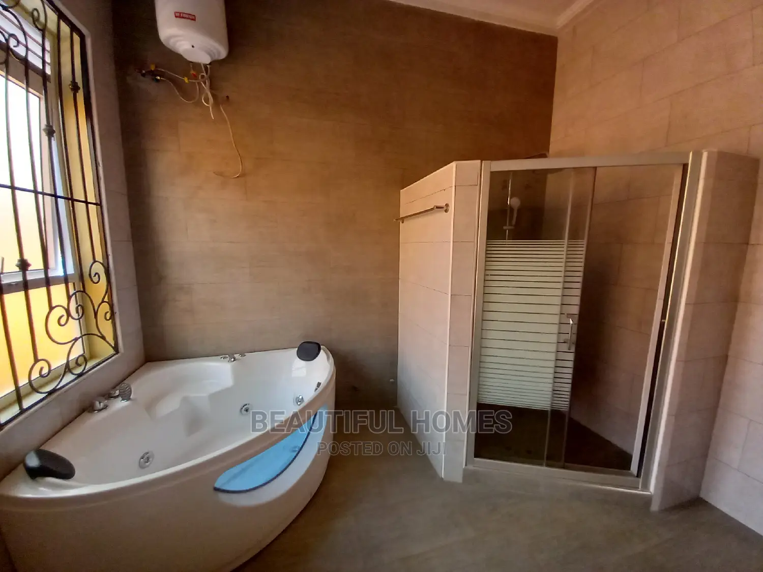 Furnished 6bdrm Mansion in Minister'S Village, Kira for Sale
