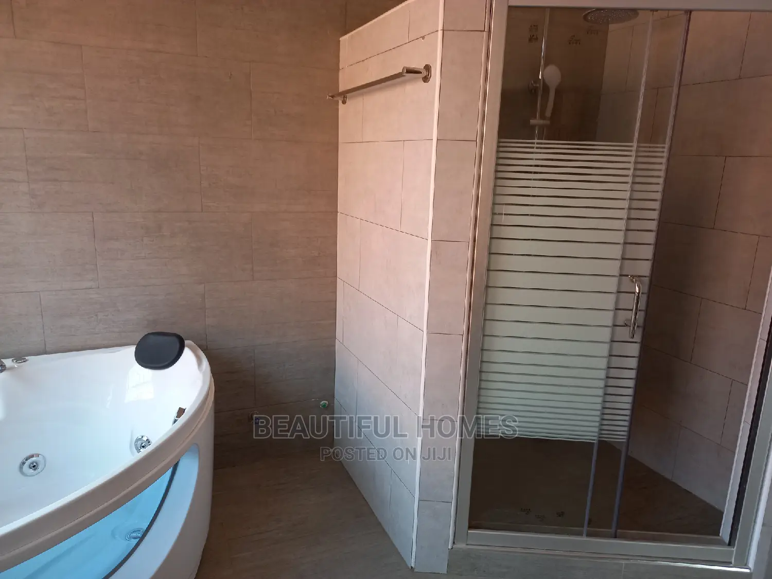 Furnished 6bdrm House in Kira Tarmacked for Sale