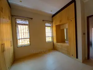 Furnished 6bdrm House in Kira Tarmacked for Sale