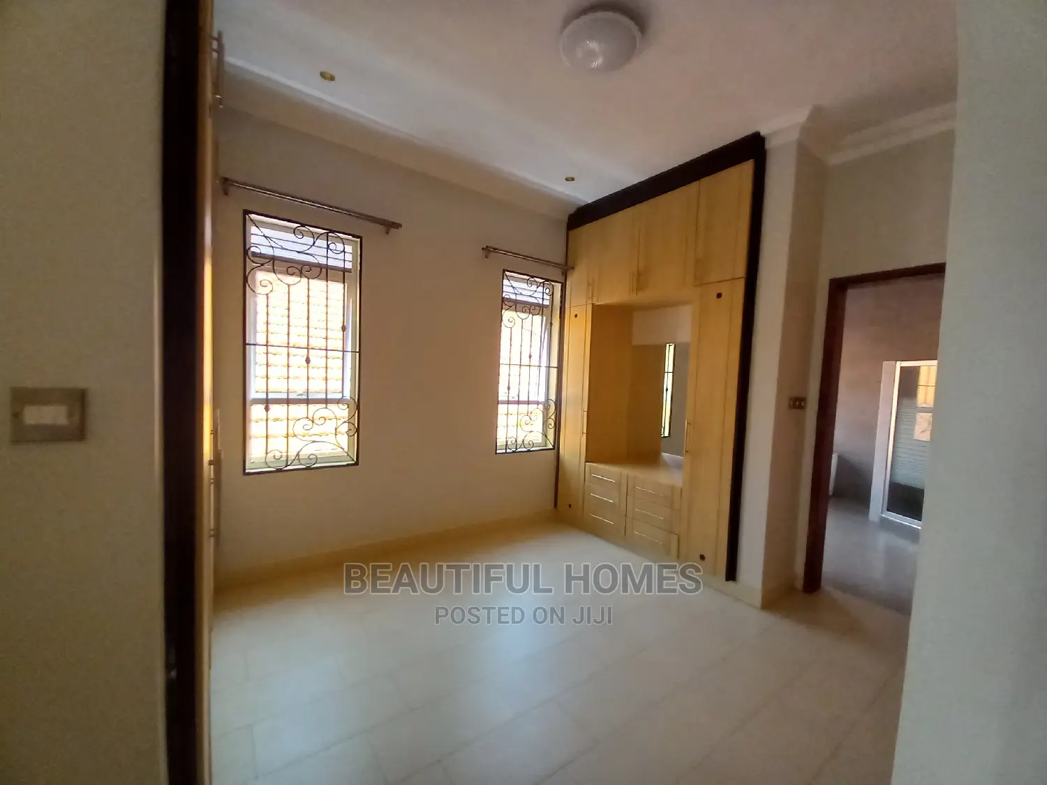 Furnished 6bdrm House in Kira Tarmacked for Sale