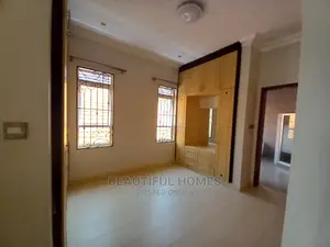 Furnished 6bdrm House in Kira Tarmacked for Sale