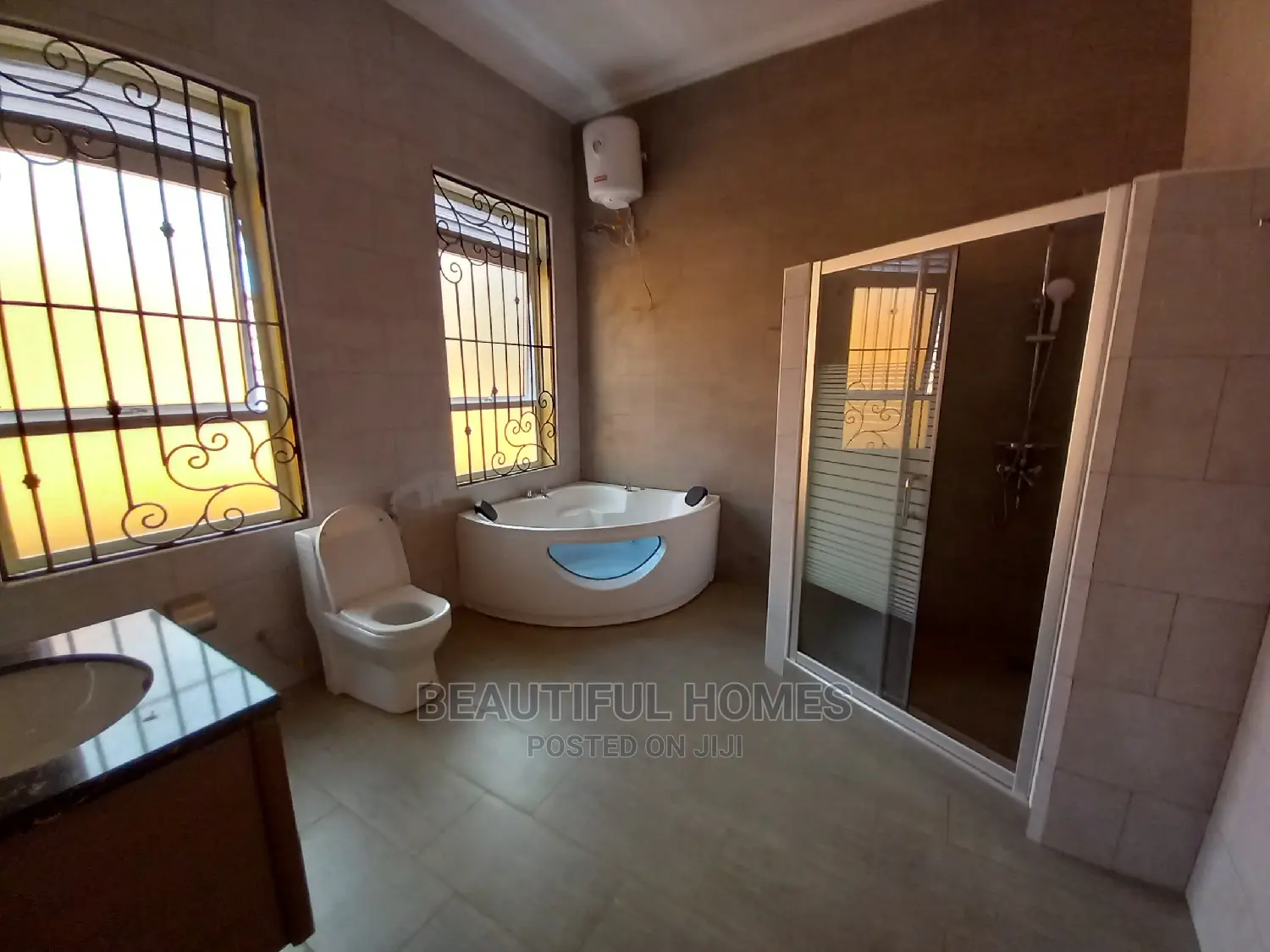Furnished 6bdrm Mansion in Diplomat Zone, Kira for Sale