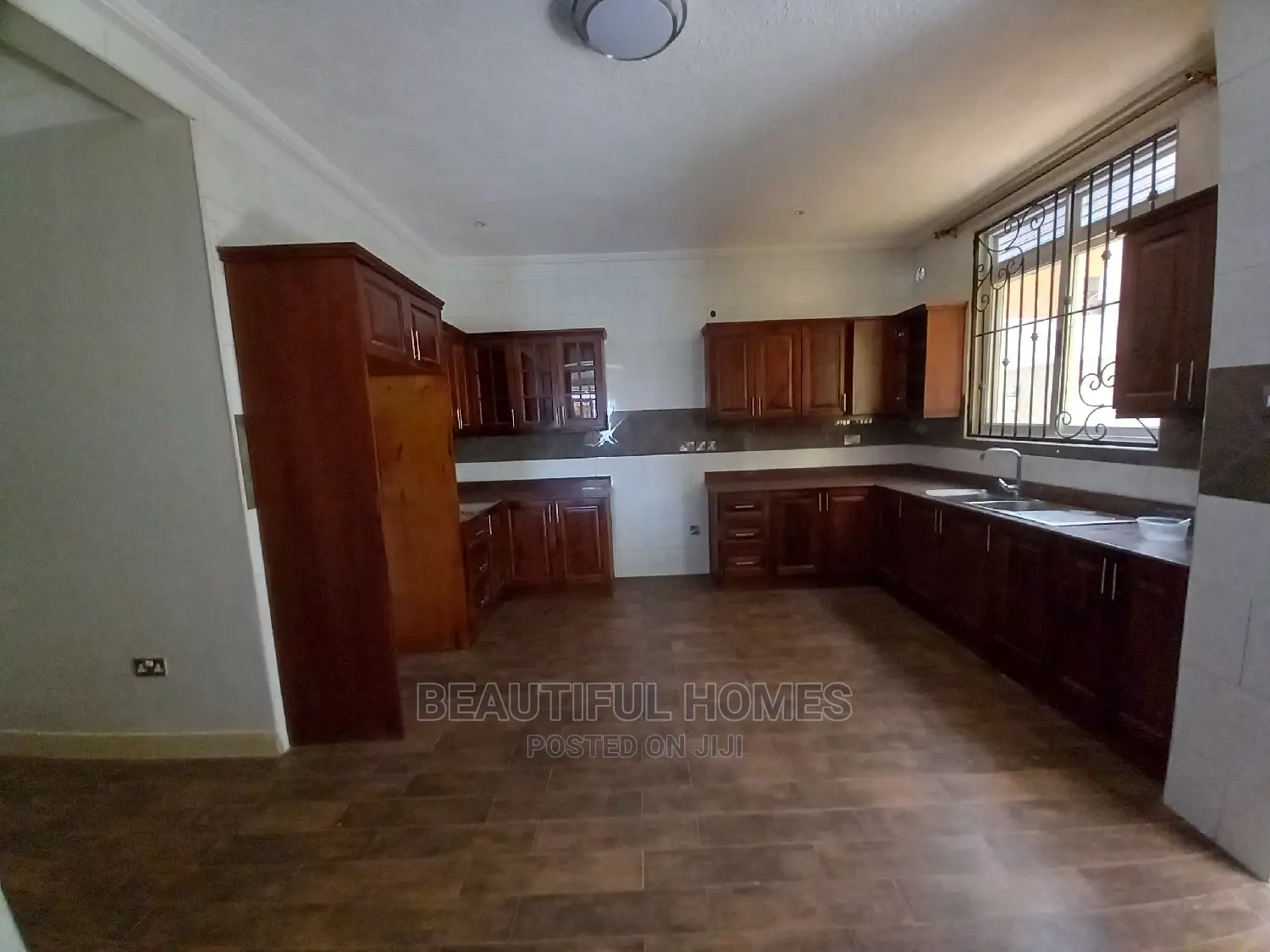 Furnished 6bdrm House in Kira High End for Sale