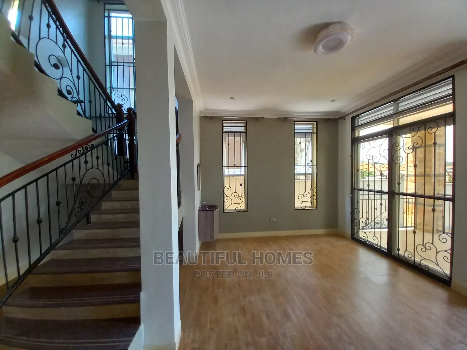 Furnished 6bdrm Mansion in Kira for Sale