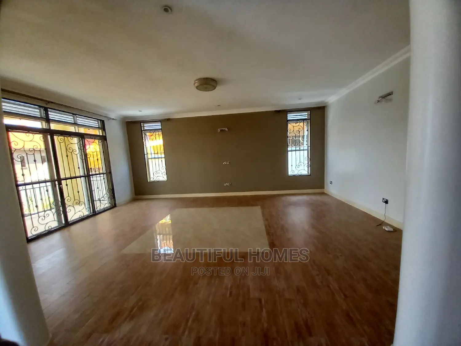 Furnished 6bdrm Mansion in Kira First Class for Sale