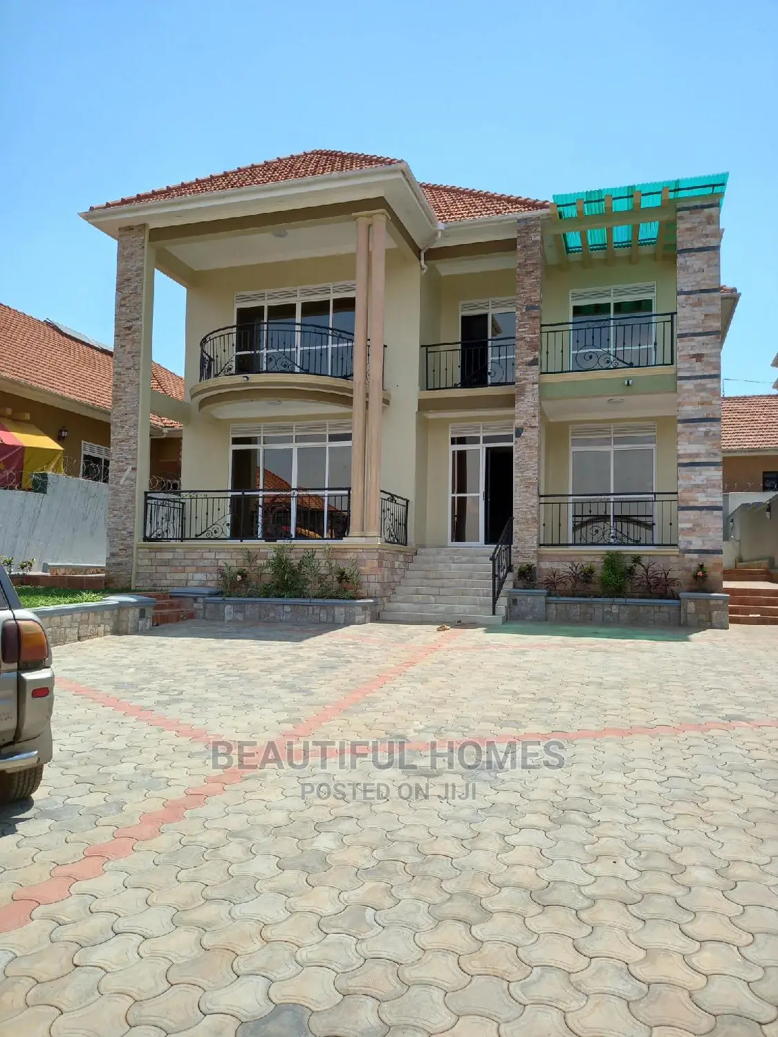 Furnished 6bdrm Mansion in Kira First Class for Sale
