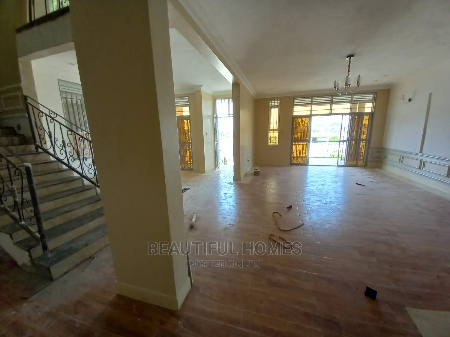 Furnished 6bdrm Mansion in Kira for Sale