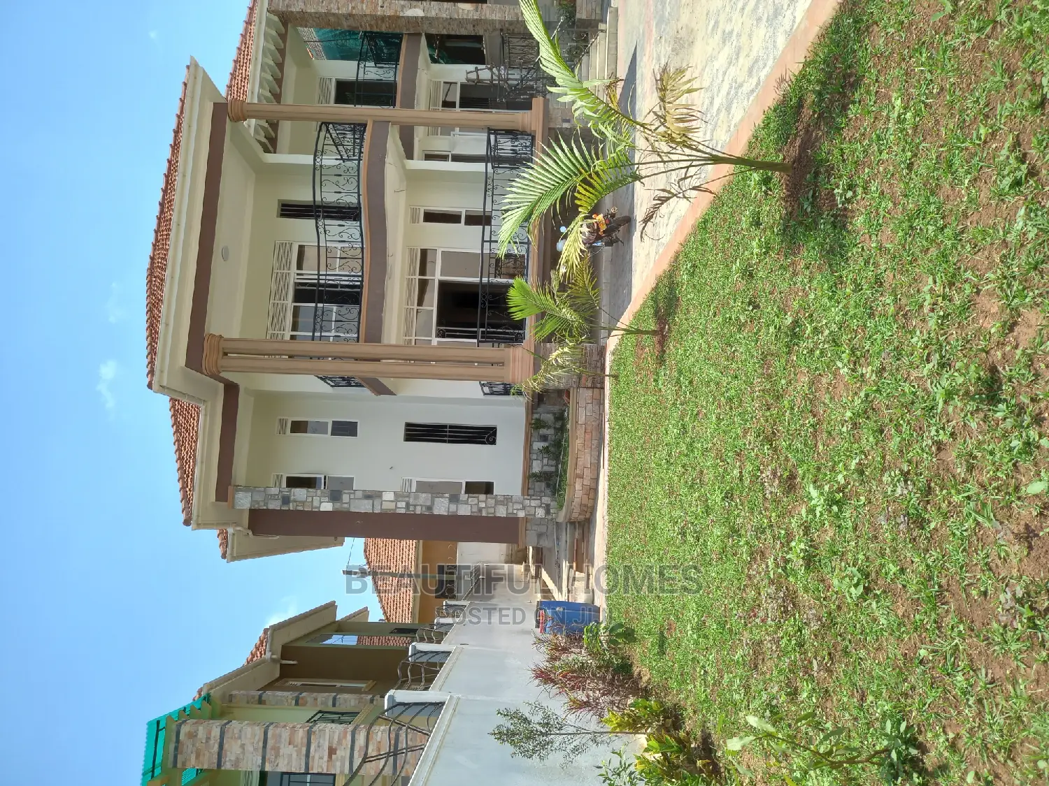 Furnished 6bdrm Mansion in Kira for Sale