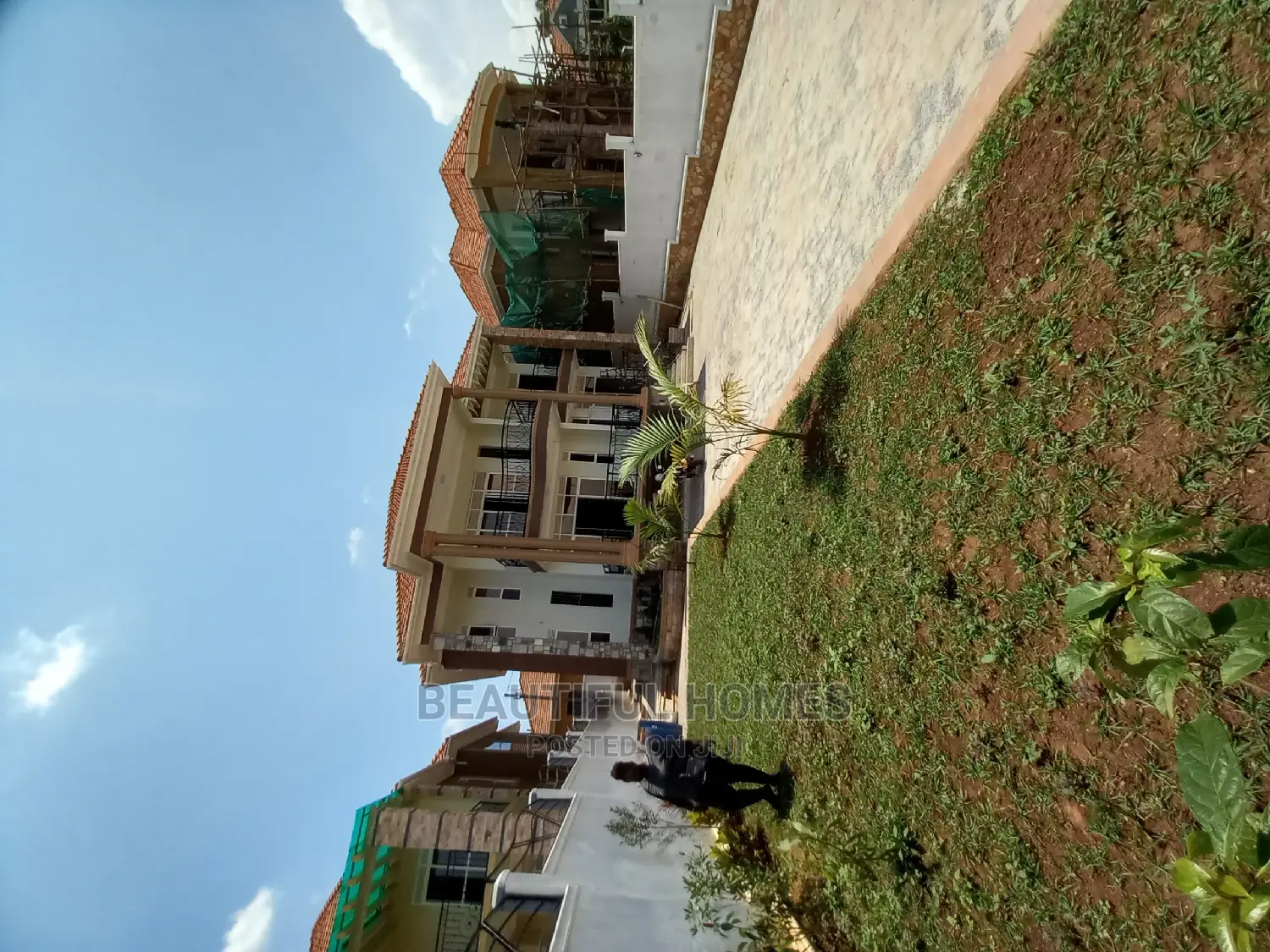 Furnished 6bdrm Mansion in Kira for Sale