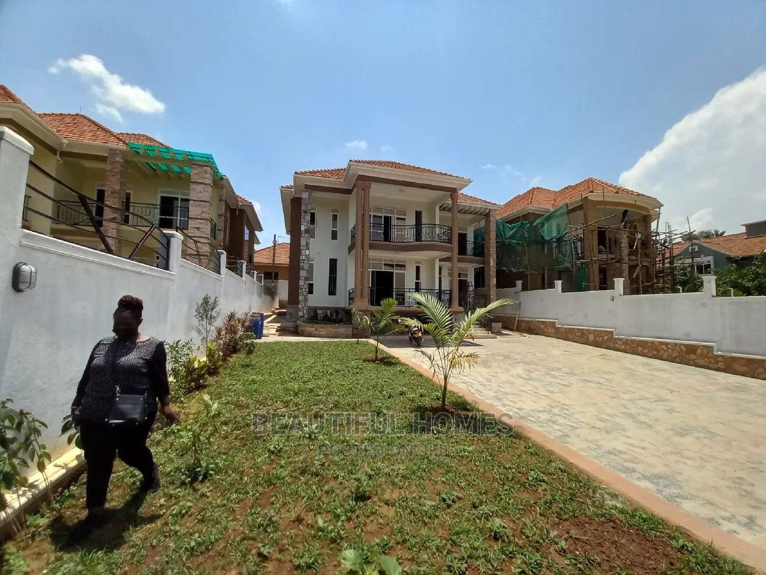 Furnished 6bdrm House in Kira Tarmacked for Sale