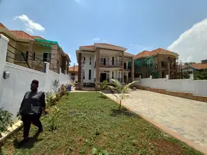 Furnished 6bdrm House in Kira Tarmacked for Sale
