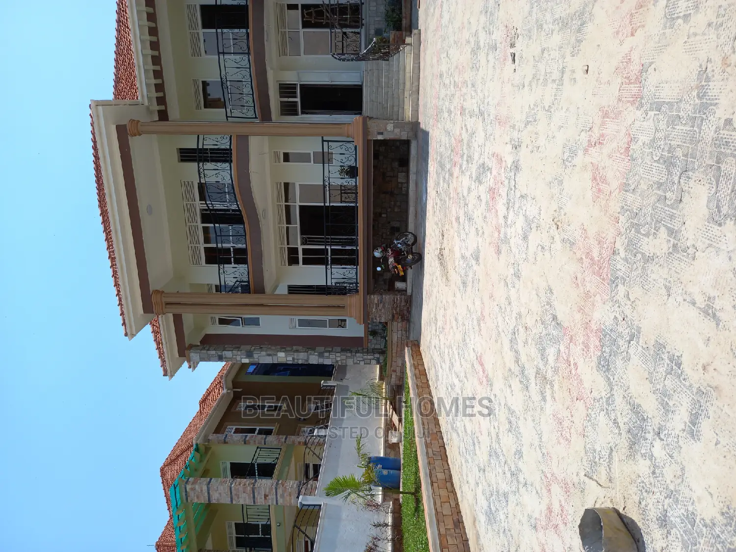 Furnished 6bdrm House in Kira Tarmacked for Sale