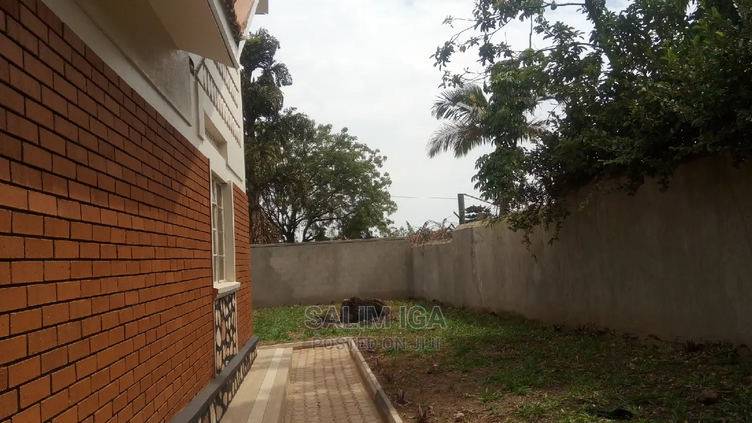 4bdrm Bungalow in Kololo Property, Central Division for Rent