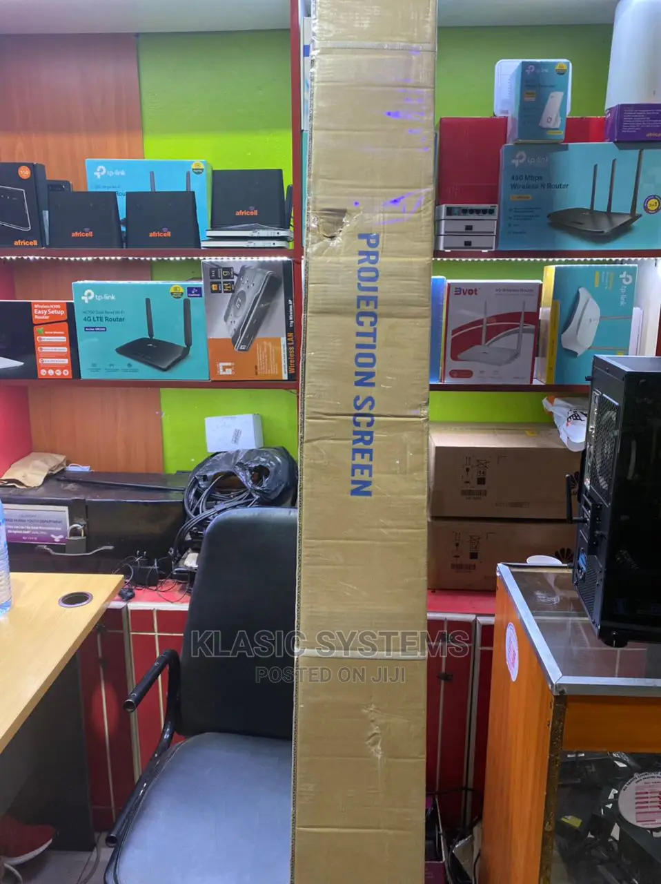 Tripod Projector Screen 240 by 240