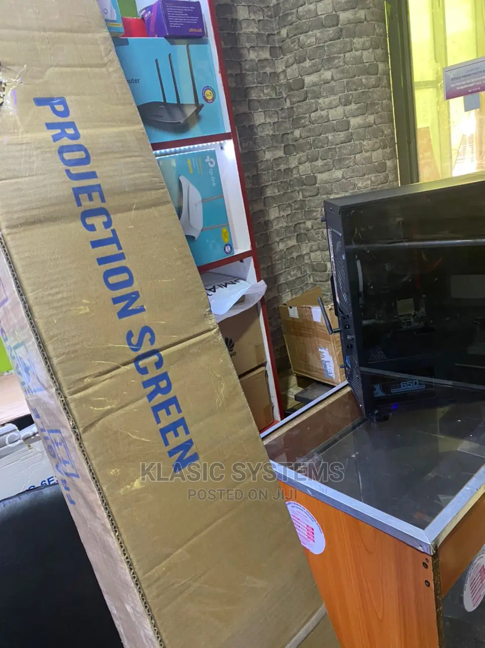 Tripod Projector Screen 180 by 180
