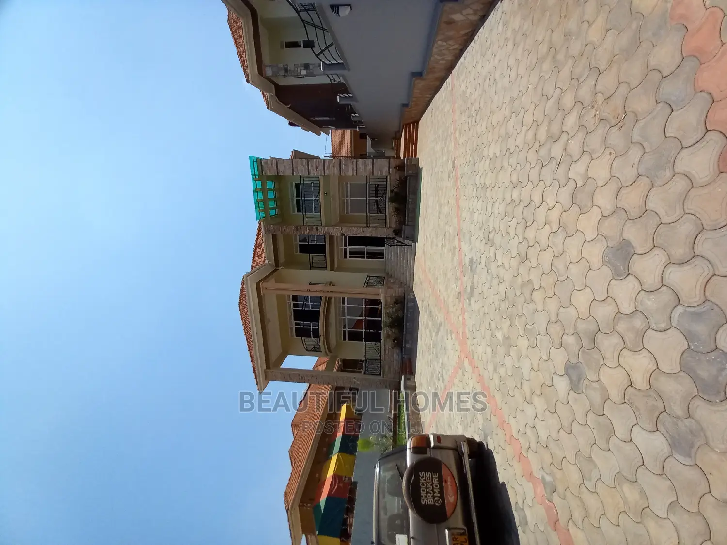 Furnished 6bdrm Mansion in Kira Tarmack for Sale