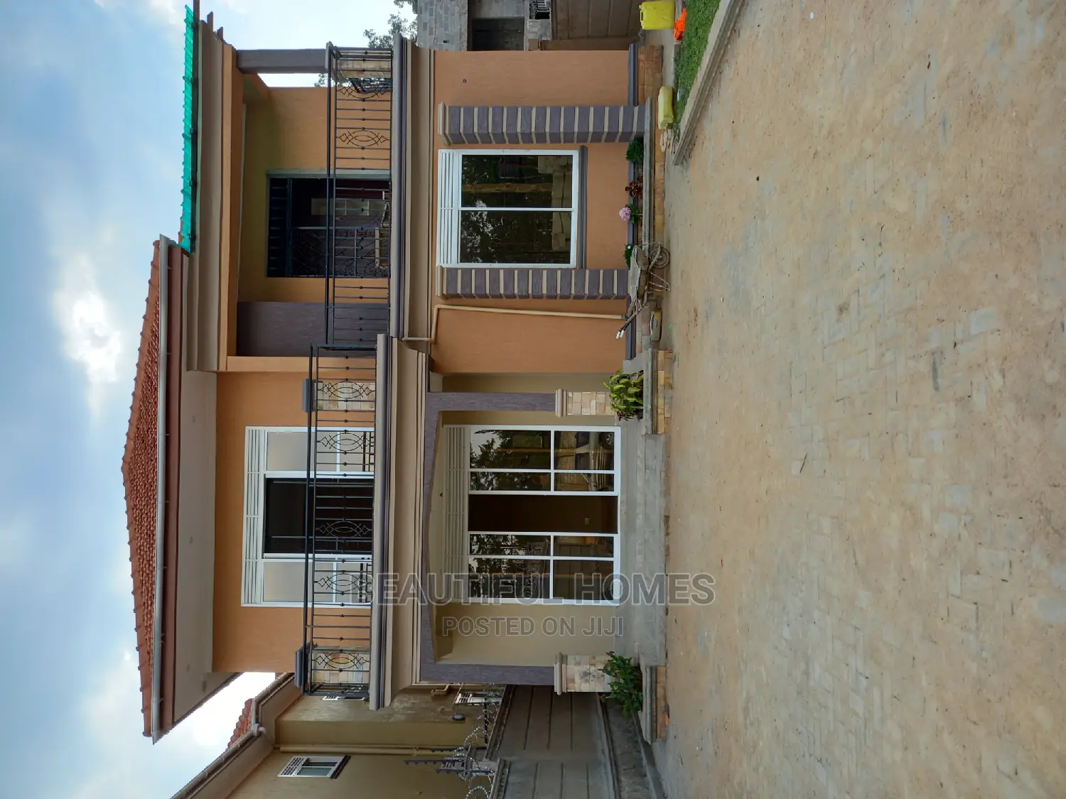 Furnished 4bdrm Duplex in Kira for Sale