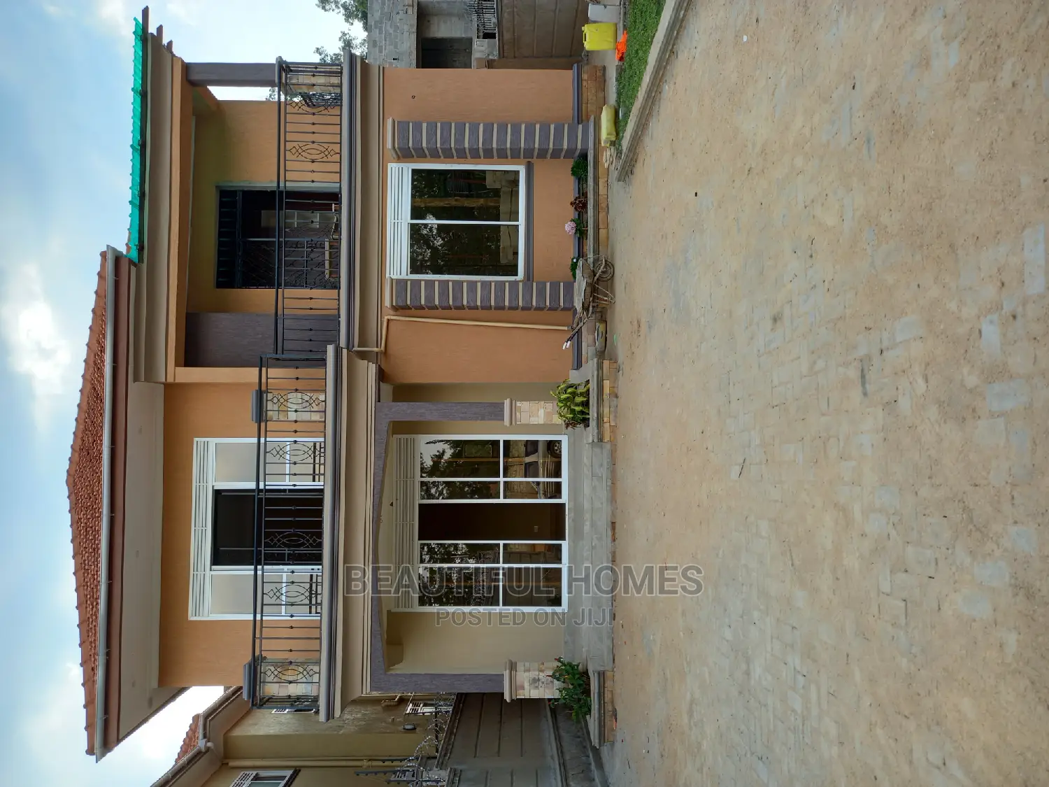 Furnished 4bdrm Duplex in Kira for Sale