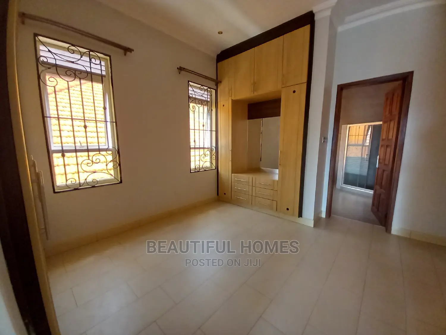 Furnished 4bdrm Duplex in Kira for Sale