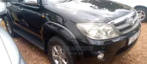 Photo - Toyota Fortuner 2006 Black