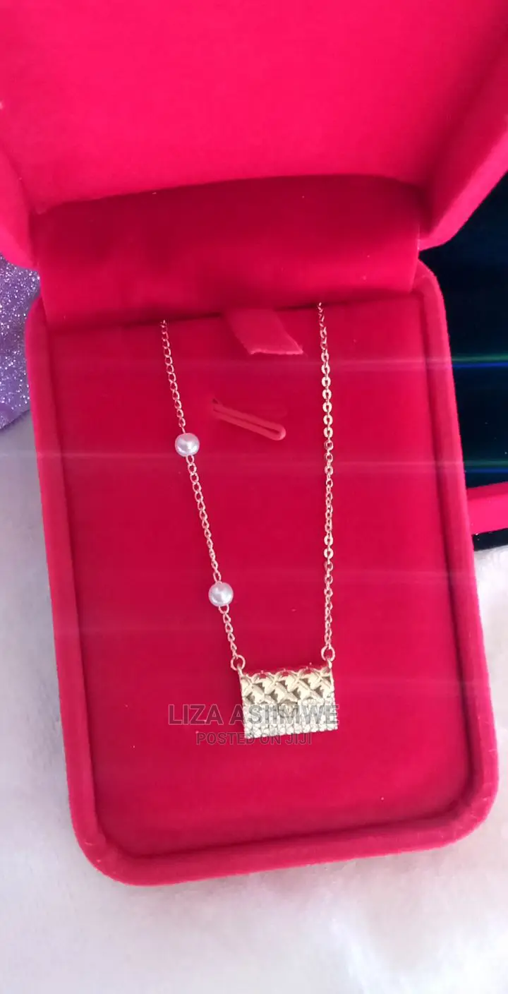 Quality and Unique Simple Necklaces Available for the Ladies