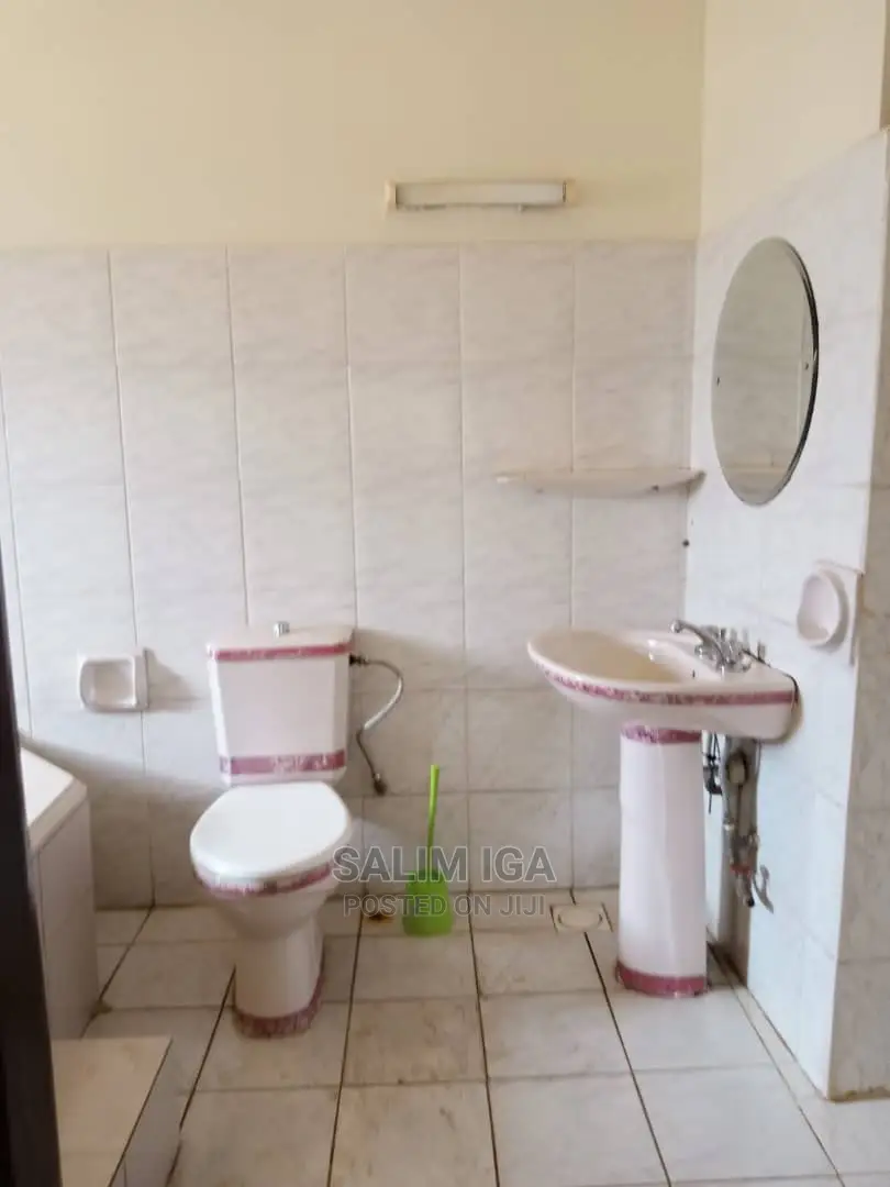 6bdrm Bungalow in Kololo Property, Central Division for Rent