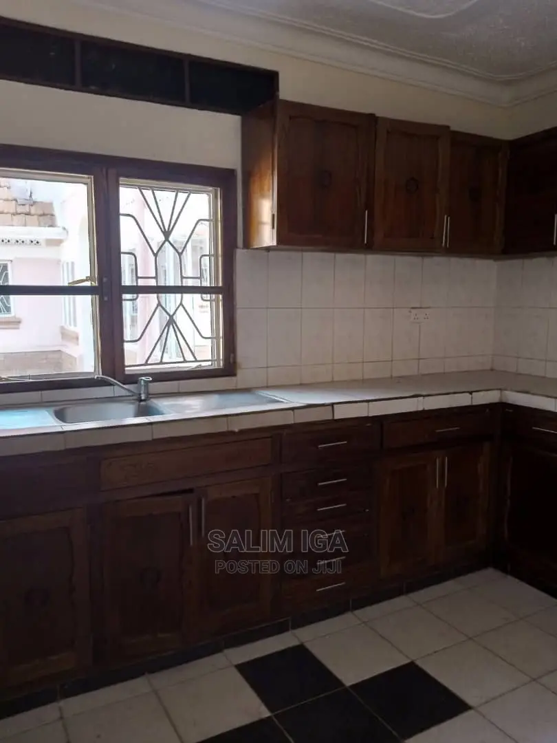6bdrm Bungalow in Kololo Property, Central Division for Rent