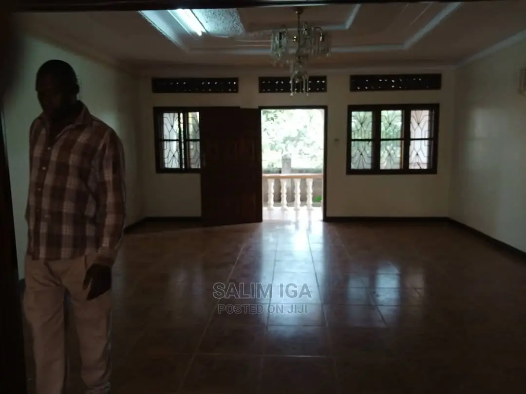 6bdrm Bungalow in Kololo Property, Central Division for Rent