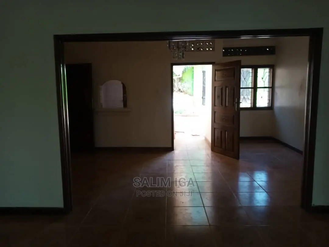 6bdrm Bungalow in Kololo Property, Central Division for Rent