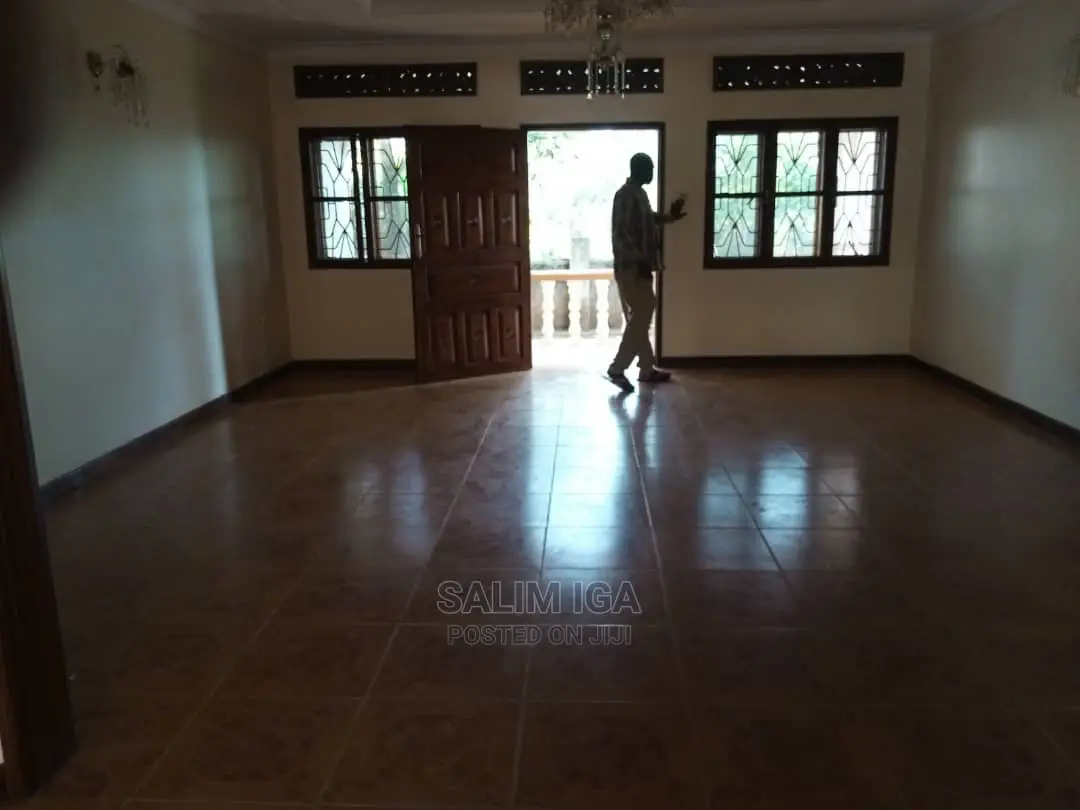 6bdrm Bungalow in Kololo Property, Central Division for Rent