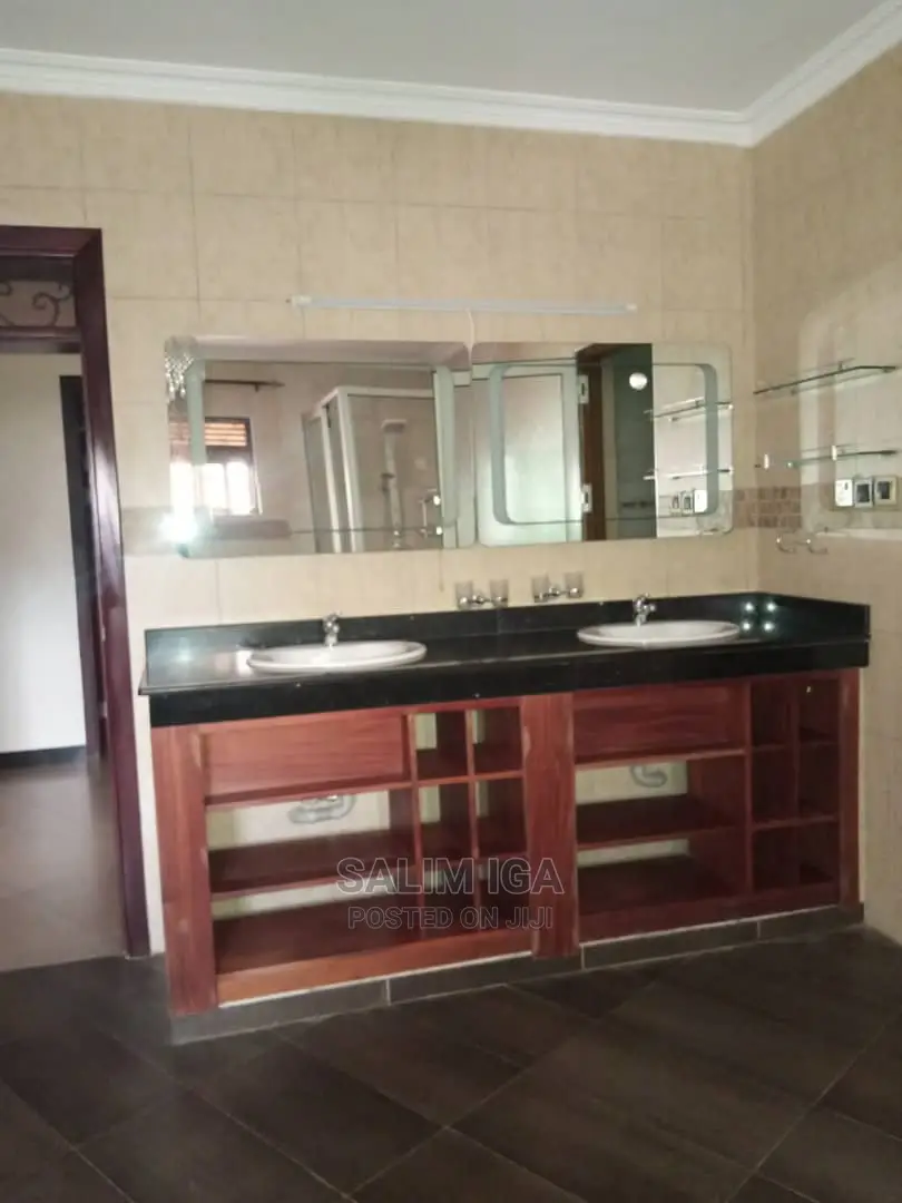 6bdrm Bungalow in Kololo Property, Central Division for Rent